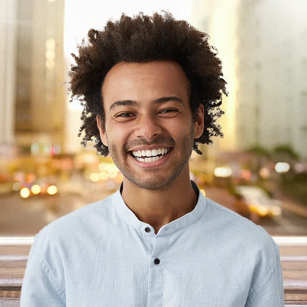 Dentist-Man-Standing-Outside-In-The-City-With-A-Big-Smile-600x600-Moto.webp